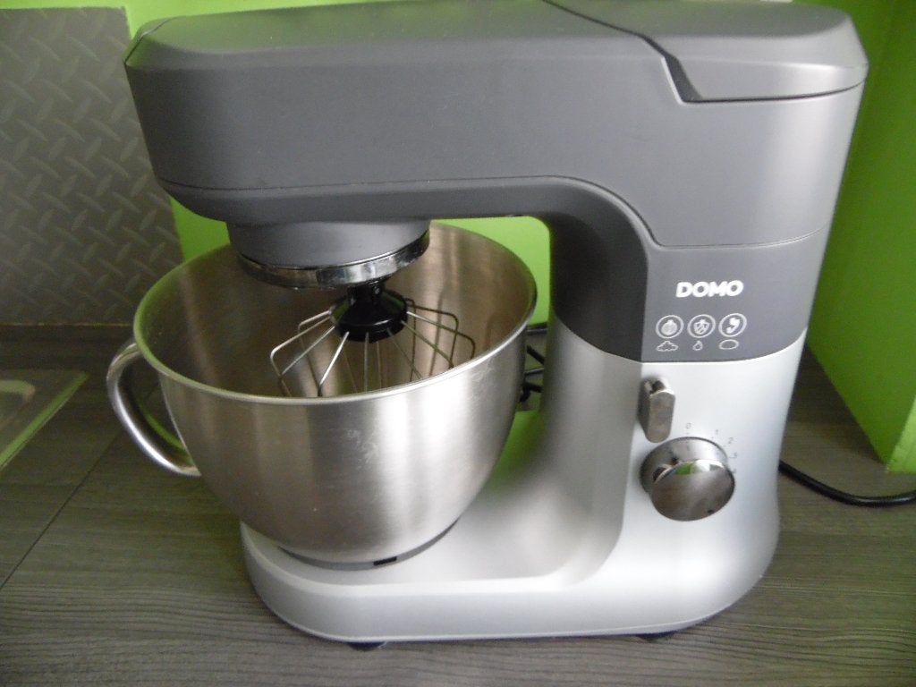 NIEUWE KEUKENMACHINE VOOR THUIS MET ACCESSOIRES, Ophalen, 4 liter of meer, Nieuw, 3 snelheden of meer