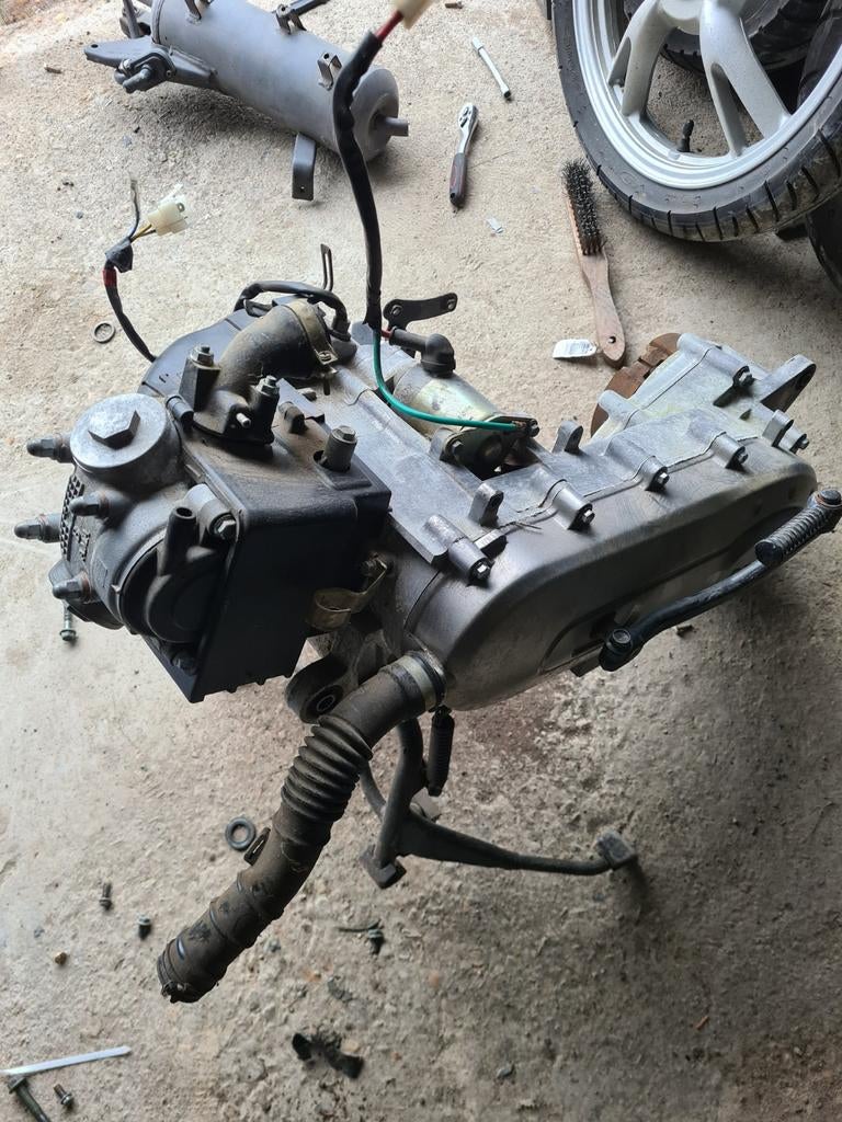Verschillende motorblok 50cc scooter GY6 sym Piaggio, Fietsen en Brommers, Ophalen of Verzenden