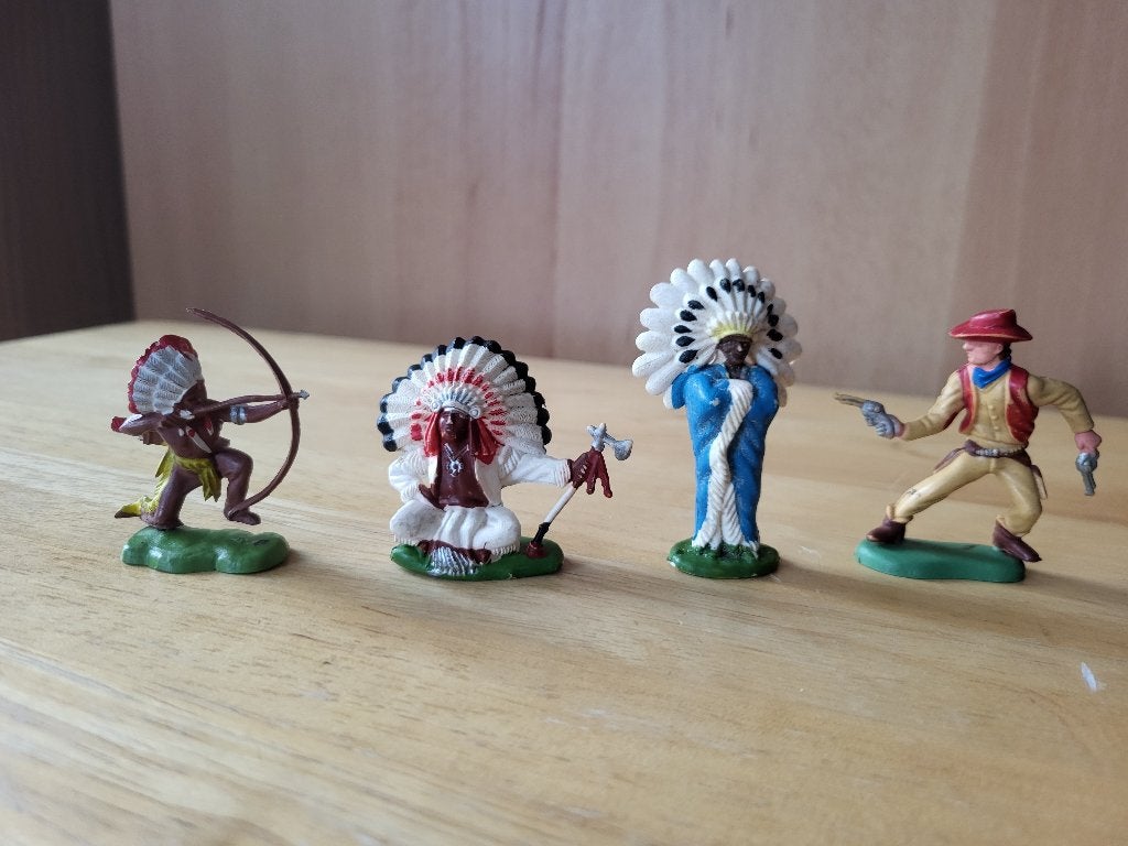Lot de 4 figurines d’indiens et de cowboy vintages, Verzamelen, Poppetjes en Figuurtjes, Ophalen