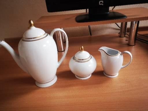 Koffie-, melkkan en suikerpot in wit en goud, Huis en Inrichting, Ophalen of Verzenden, Porselein