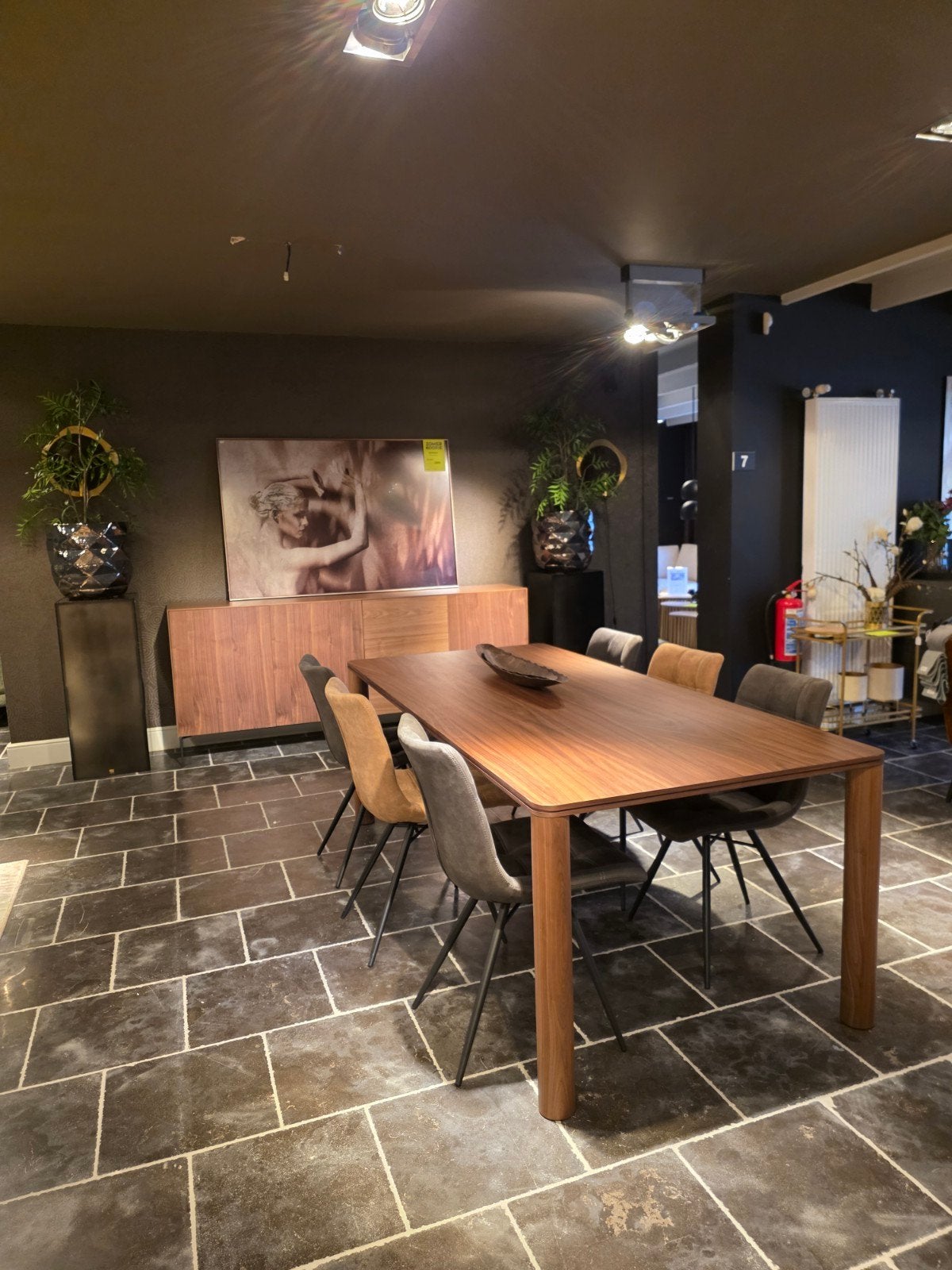 Eetkamerset in notelaar. Nieuw collectie!, Huis en Inrichting, Ophalen