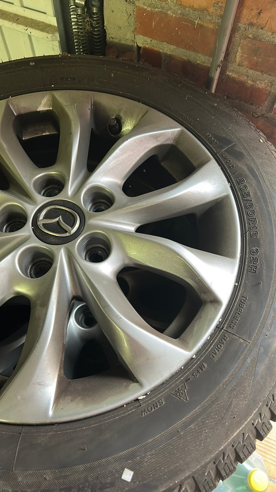 4 Originele mazda 16inch licht metale velgen en winterbanden, Ophalen, Gebruikt, Velg(en), 16 inch