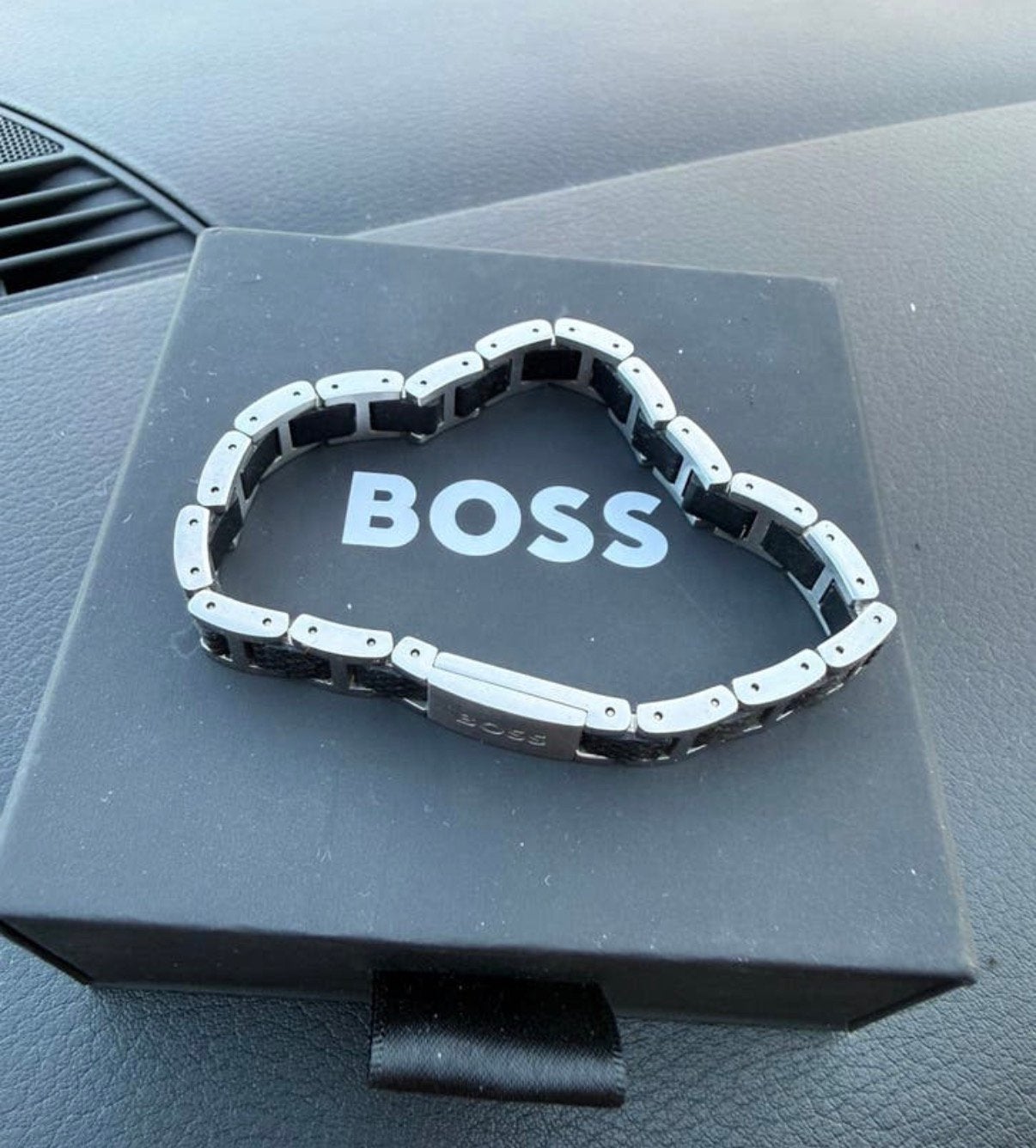 Boss herenarmband in nieuwstaat, Ophalen of Verzenden, Zo goed als nieuw