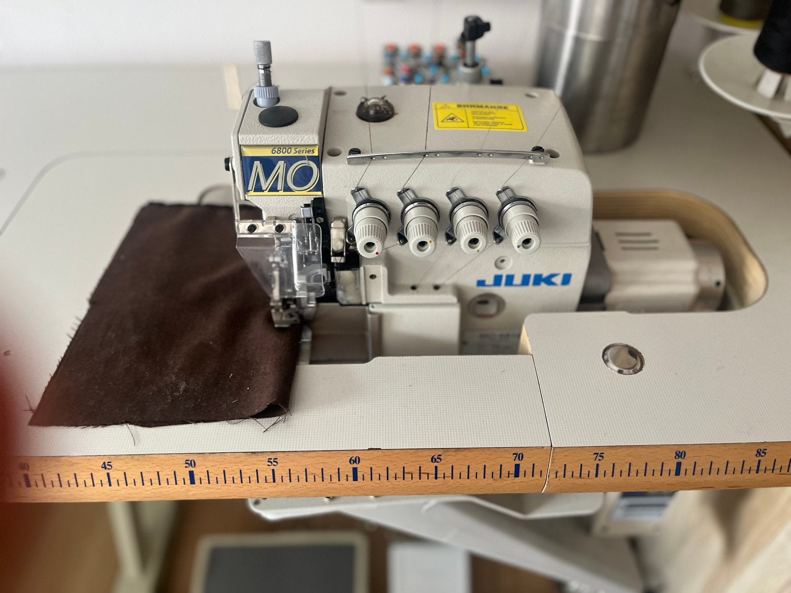 Surjeteuse Industrielle Juki MO-6816S (5 fils), Hobby en Vrije tijd, Ophalen, Lockmachine, Industrieel