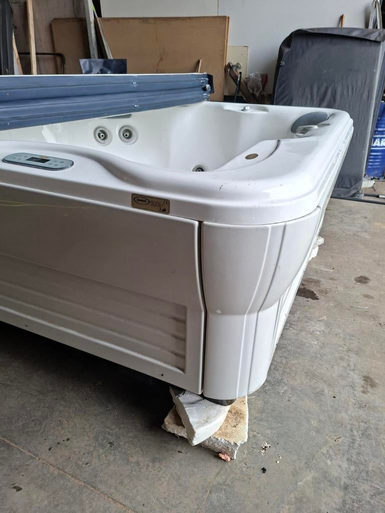 Jacuzzi grstis geleverd geplaatst  kostte nieuw 12000, Tuin en Terras, Ophalen of Verzenden