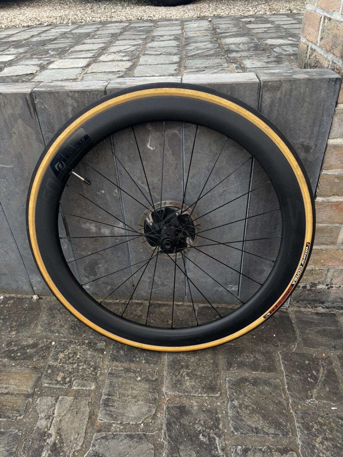 Roue avant Syncros Capital 1.0 en carbone, Vélos & Vélomoteurs, Vélos Pièces, Pneu, Enlèvement ou Envoi, Racefiets, Comme neuf