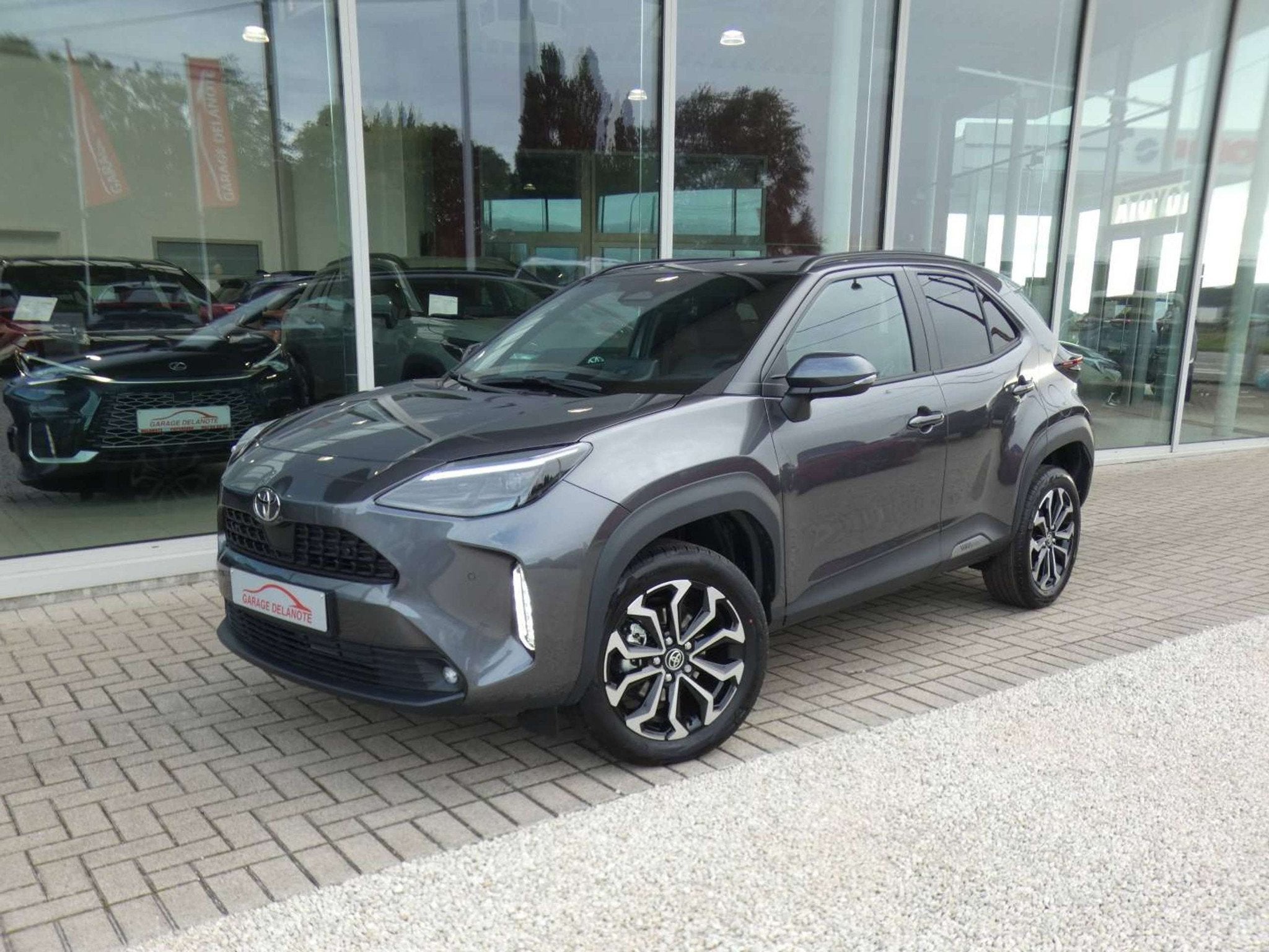 Toyota Yaris Cross Hybrid 130pk +Parkeersensoren +Lendensteu, Autos, Neuf, Argent ou Gris, Achat, 5 portes