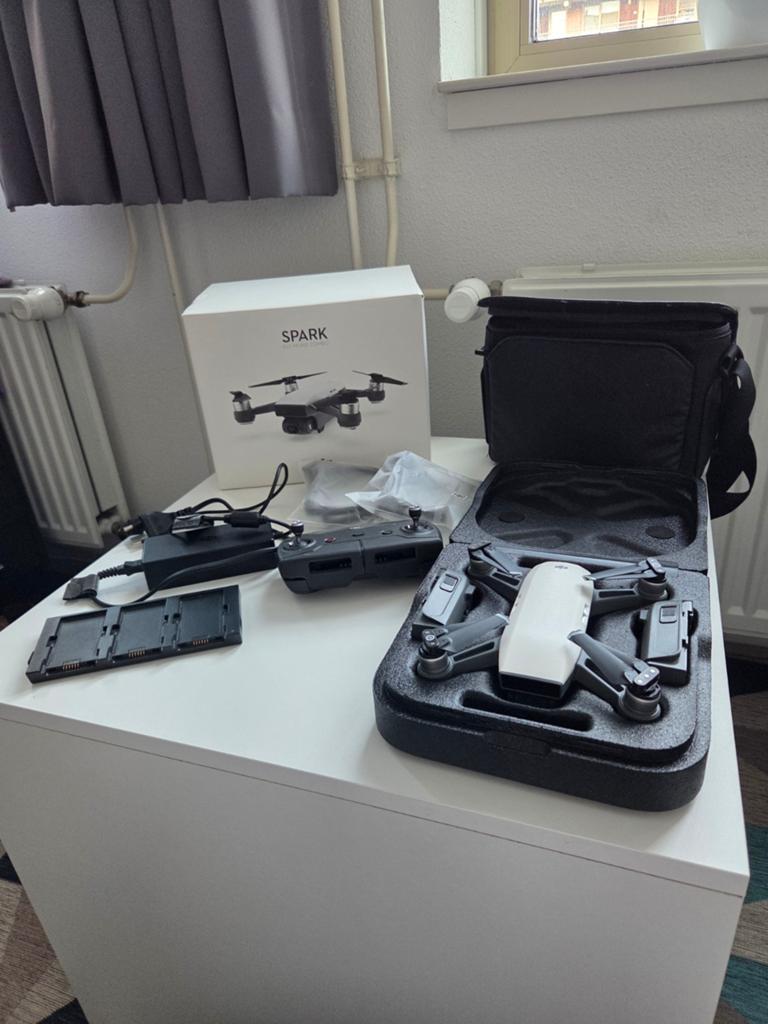 Dji Spark, Fly More Combo, Audio, Tv en Foto, Drones, 250 tot 900 gram, Zo goed als nieuw, DJI, 1 tot 5 kilometer