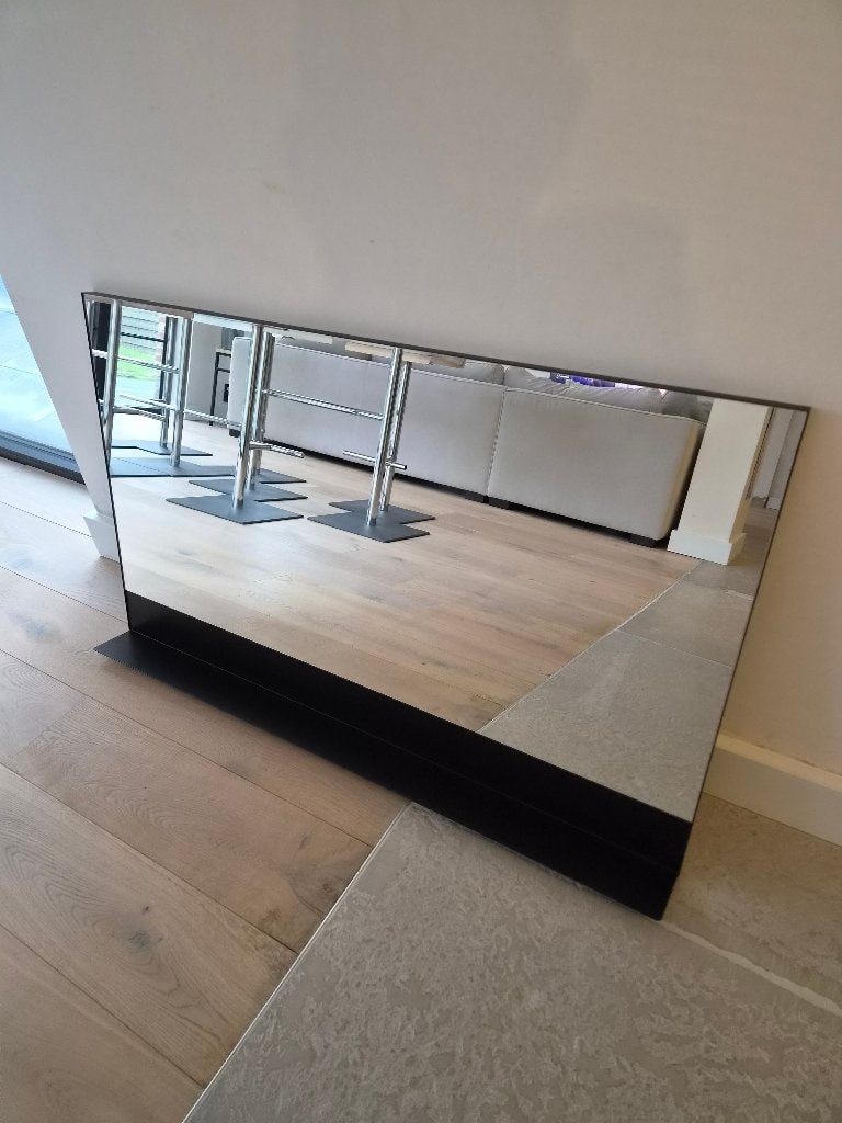 Grote rechthoekige spiegel met zwarte kader – moderne stijl, Huis en Inrichting, Ophalen, Nieuw, 100 tot 125 cm, Minder dan 100 cm