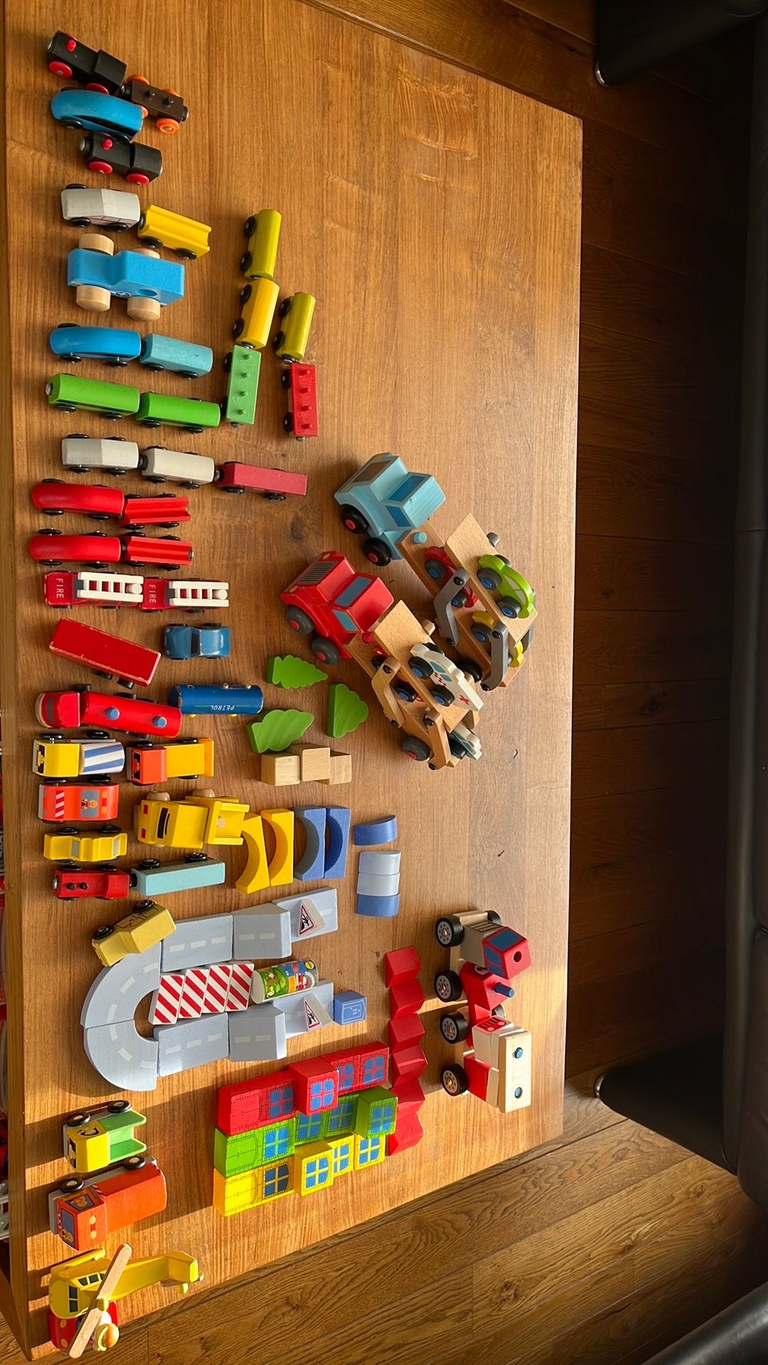 Voitures, trains et cubes en bois, Enlèvement, Utilisé