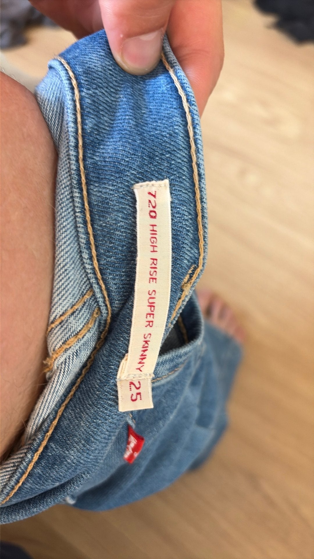 Skinny jeansbroek mag weg. Stuur me een berichtje hier, Antiek en Kunst, Ophalen