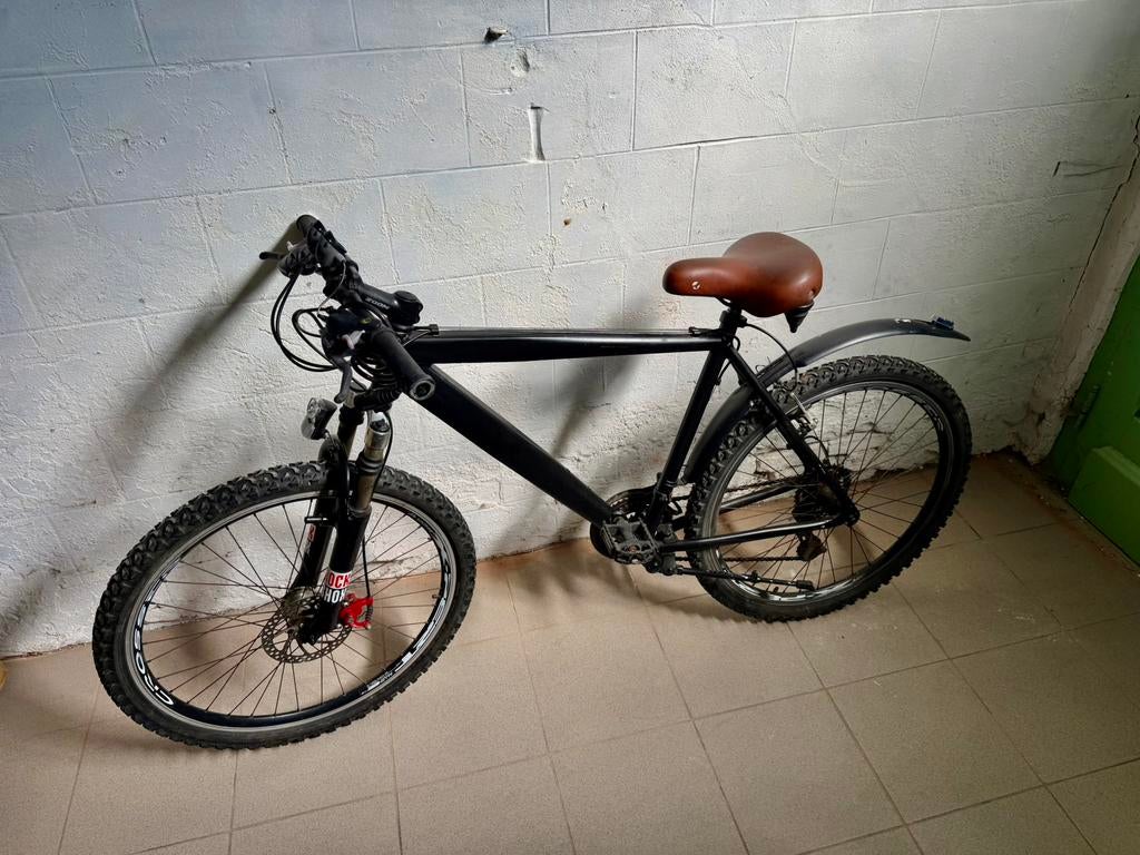 Stevige fiets met vering en Shimano versnellingengoede staat, Fietsen en Brommers, Ophalen, Zo goed als nieuw, Schijfrem, Versnellingen