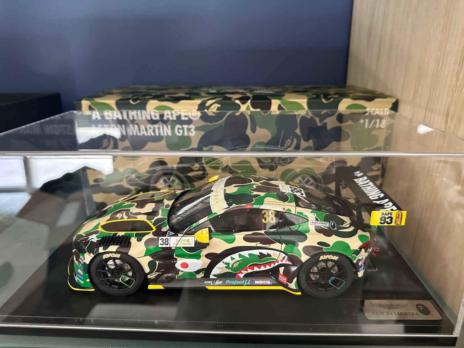 1/18 Aston Martin GT3 “bathing ape” - Pop Race, Enlèvement ou Envoi, Neuf, Voiture, Autres marques