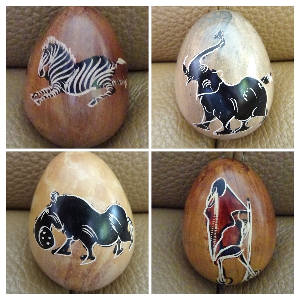 Kenia, Kisii 4 soapstone eggs prachtig met de hand versierd, Antiek en Kunst, Kunst | Niet-Westerse kunst, Ophalen of Verzenden