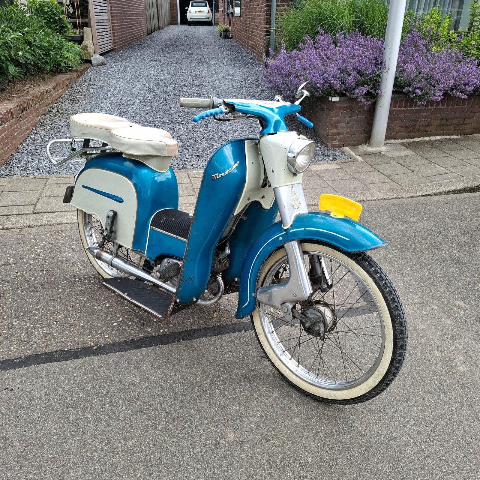 Monark monarscoot uit 1960. Oldtimer bromfiets, Ophalen