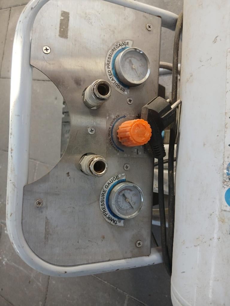 Low noice Compressor HBM, Doe-het-zelf en Bouw, Compressors, 25 tot 100 liter, Ophalen, Zo goed als nieuw, 6 tot 10 bar