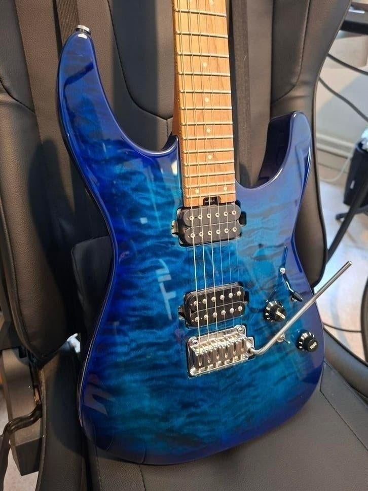 Charvel dk24 hh chlorine burst in perfecte nieuwstaat, Muziek en Instrumenten, Snaarinstrumenten | Gitaren | Elektrisch, Nieuw