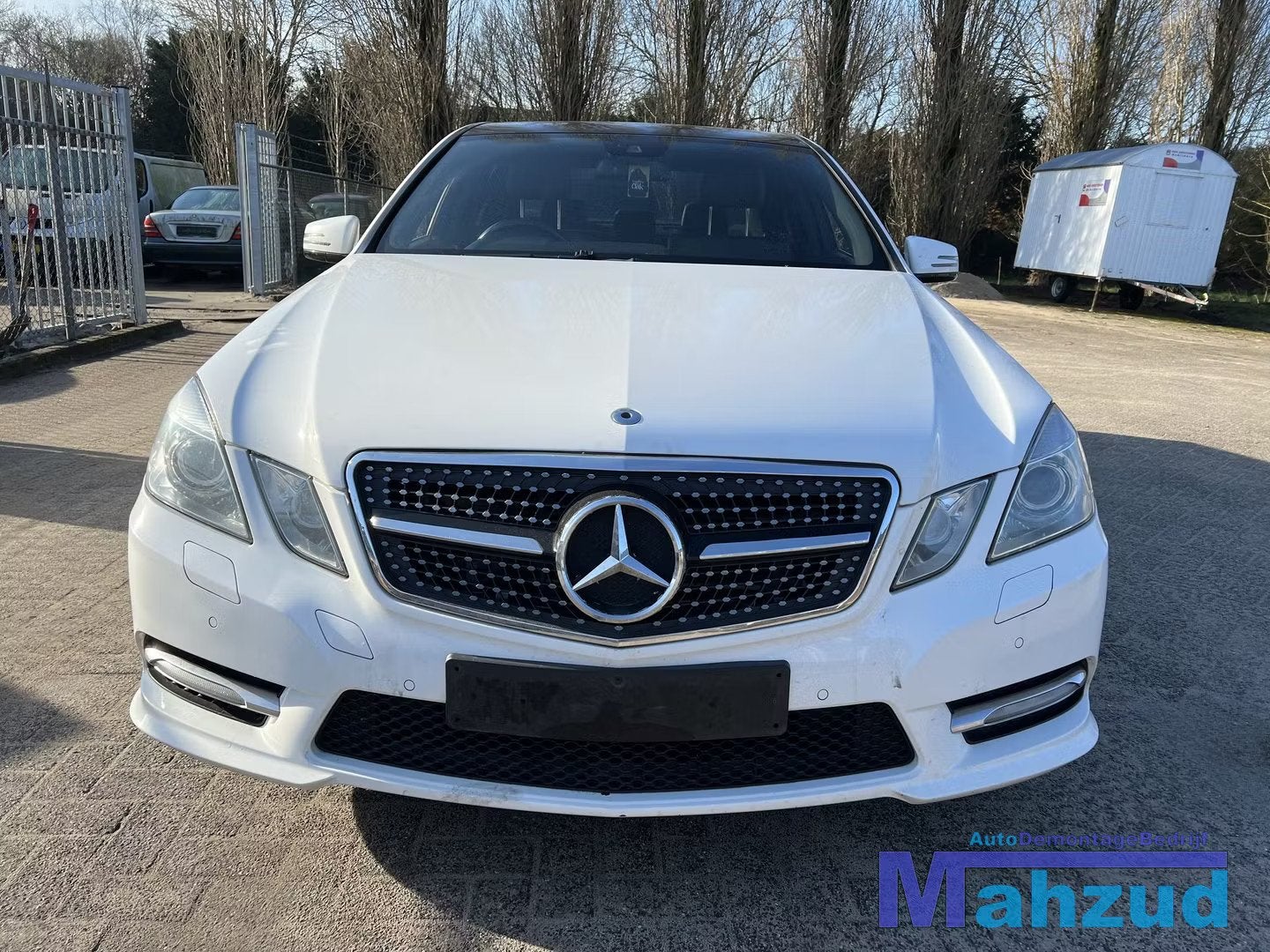 MERCEDES E KLASSE W212 AMG Grille 2009-2013, Gebruikt, Mercedes-Benz AG, Mercedes-Benz, Mercedesstrasse 120
70372  Stuttgart, DE