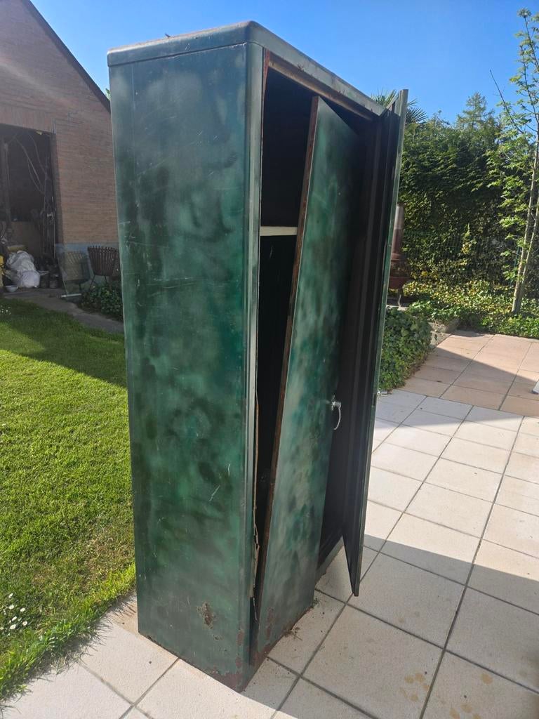 Kast voor oud ijzer, Ophalen
