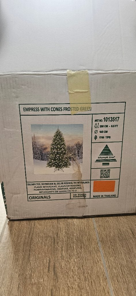 Kerstboom - Triumph Tree - Empress Spruce with cones, Diversen, Ophalen of Verzenden, Nieuw