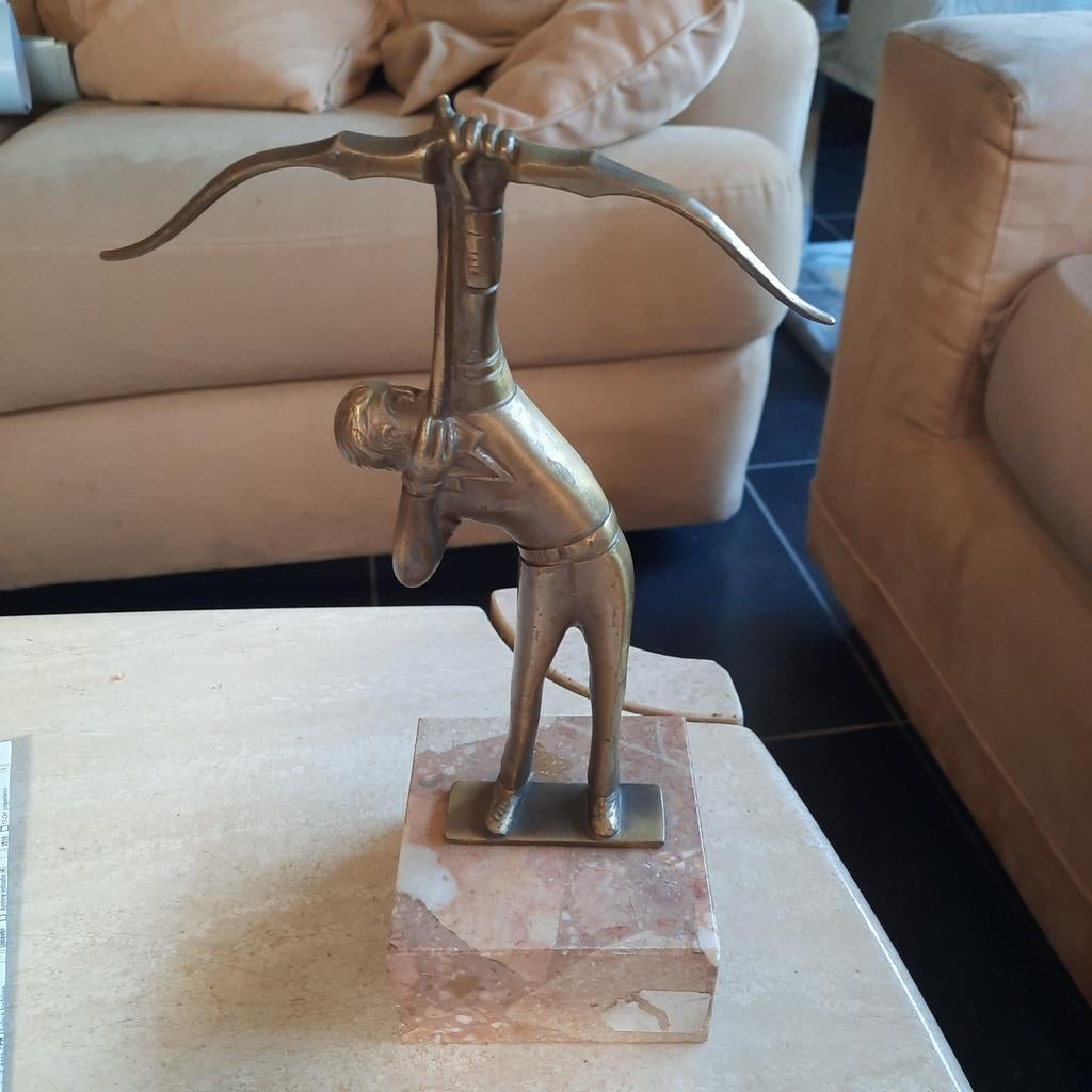 Boogschutter in koper , voet in marmer . 28 cm hoog ., Antiek en Kunst, Ophalen of Verzenden, Beeld