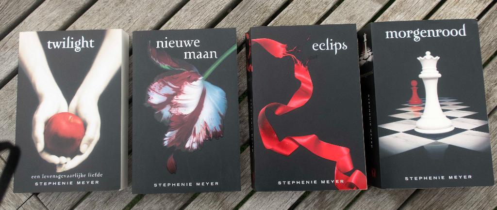 Boeken - Fantasy - Stephenie Meyer, Boeken, Ophalen of Verzenden, Zo goed als nieuw