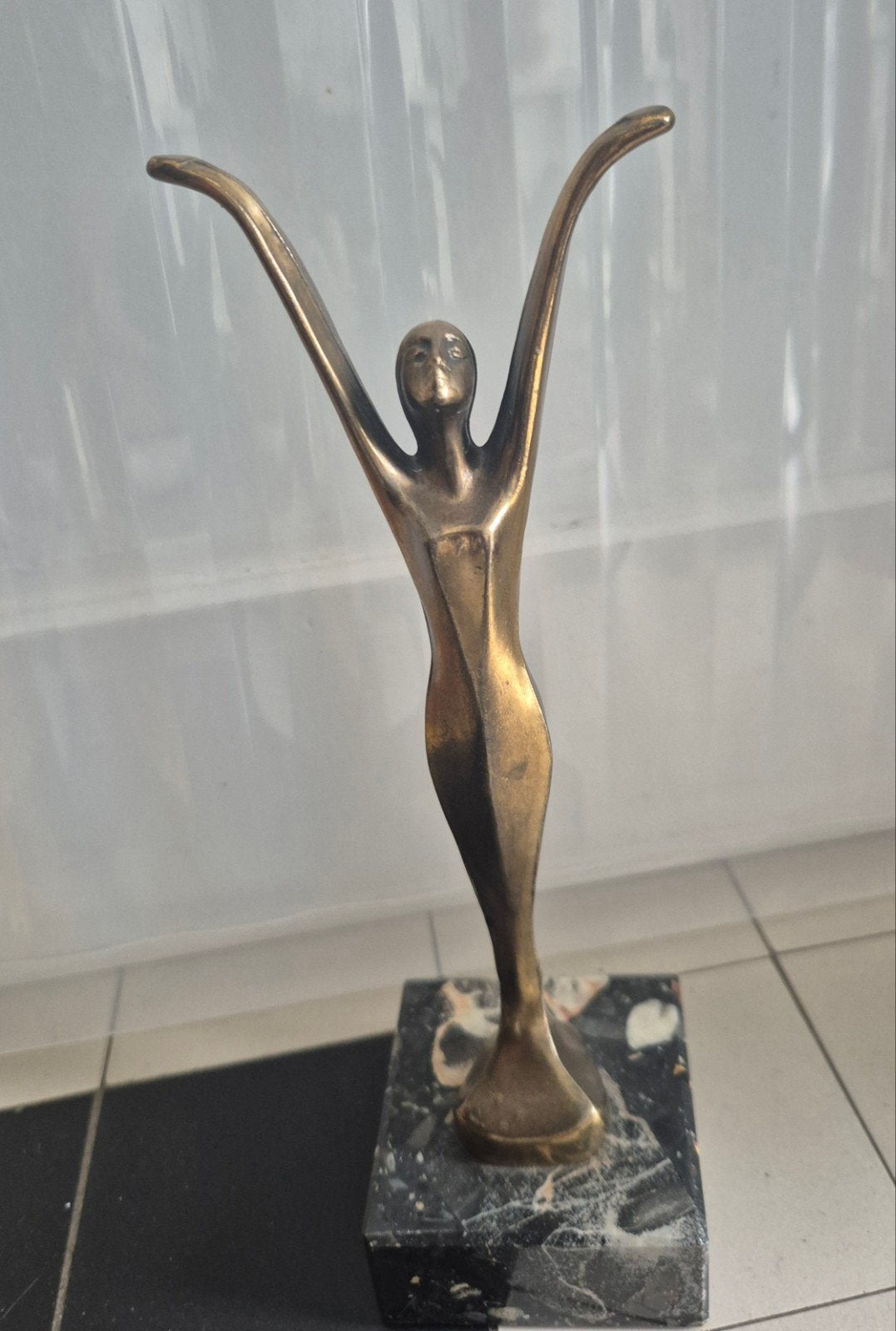 Vintage Art Deco stijl beeldje: Danseres op marmer, Antiek en Kunst, Ophalen of Verzenden