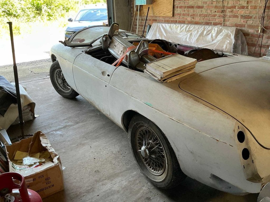 1967 MG B Restauratieproject, Auto's, MG, B, Gebruikt, Bedrijf, Handgeschakeld