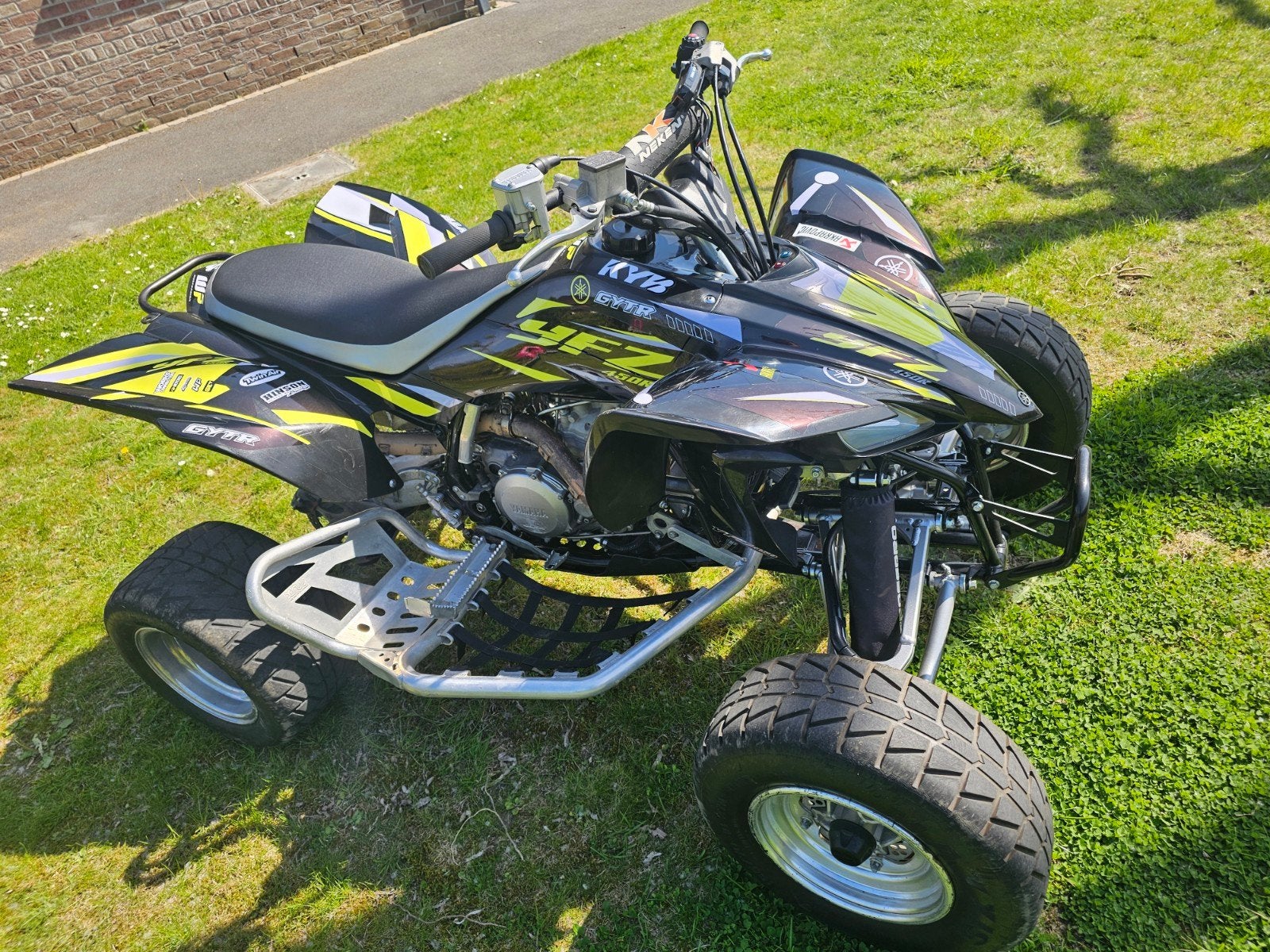 Yamaha YFZ 450 -2012, Motos