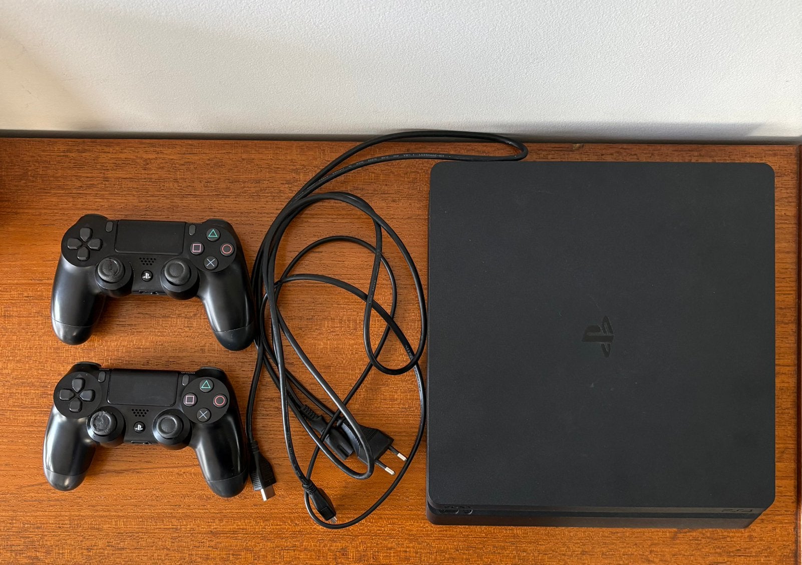 Ps4 slim, 2 controllers, 1tb, Games en Spelcomputers, Spelcomputers | Sony PlayStation 4, Ophalen, Met 2 controllers, Zo goed als nieuw