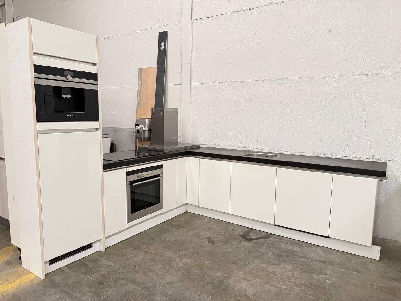 #56 Cuisine équipée blanche avec électroménagers, Maison & Meubles, Cuisine | Cuisines complètes, Cuisine d'angle, Blanc, Granit ou Pierre