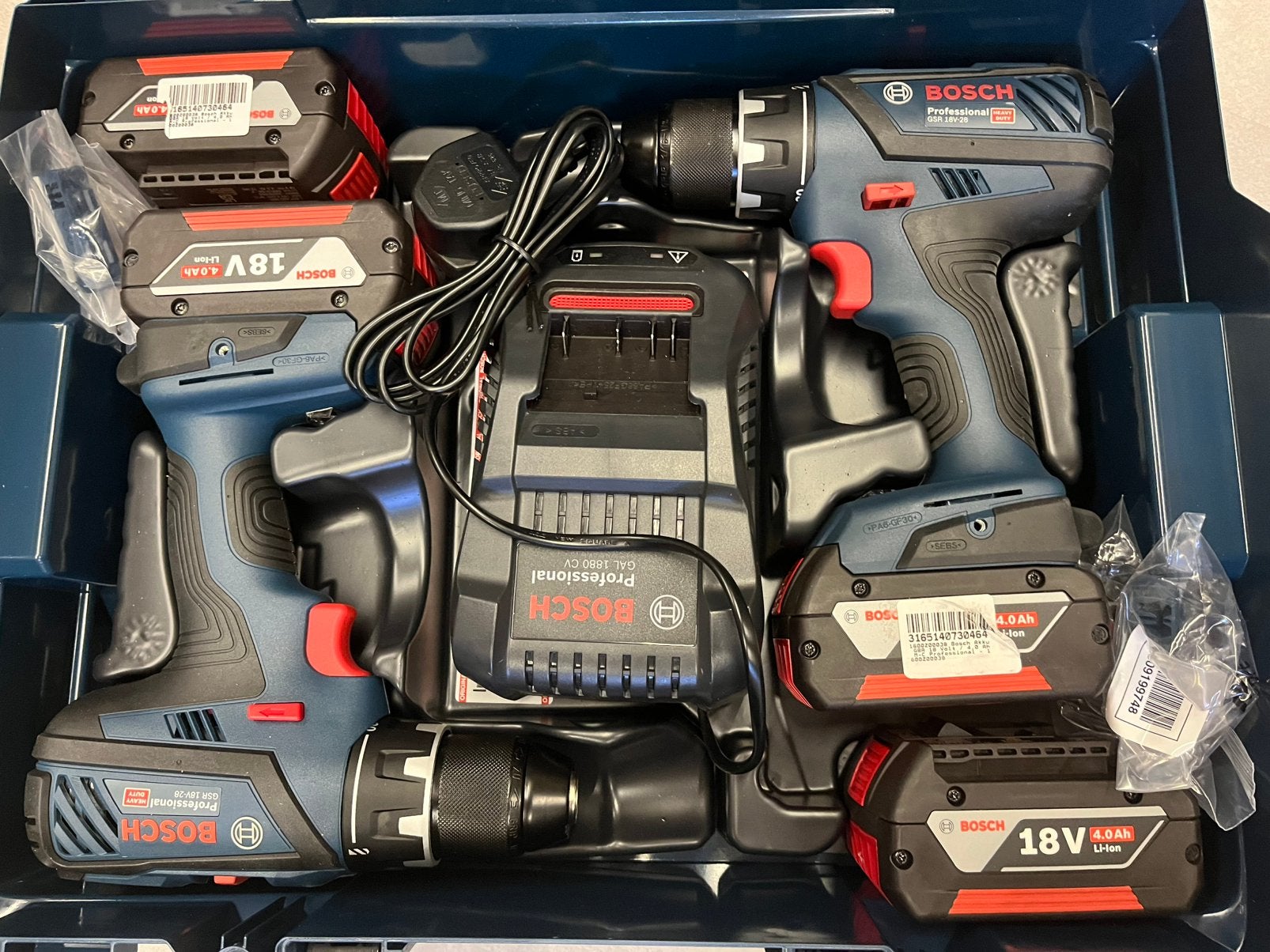 2 x perceuse à vis Bosch + 4 batteries !, Enlèvement ou Envoi, Neuf, Foreuse et Perceuse