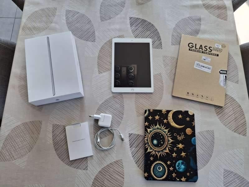 Ipad 6de generatie 32GB zilver met toebehoren, Computers en Software, Apple iPads, Ophalen, 32 GB, Apple iPad, Wi-Fi