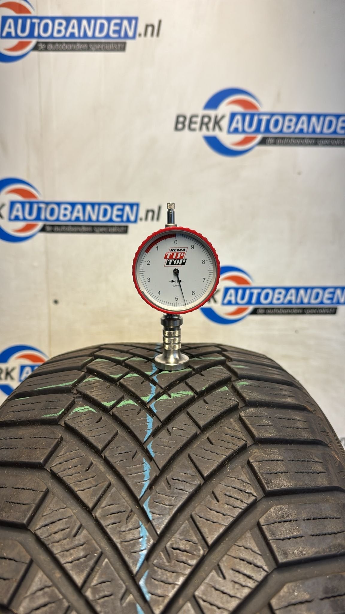 2x Yokohama BluEarth Winter V905 225/50 R18 95V 225/50/18 22, Autos : Pièces & Accessoires, Pneus & Jantes, Pneus hiver, Véhicule de tourisme