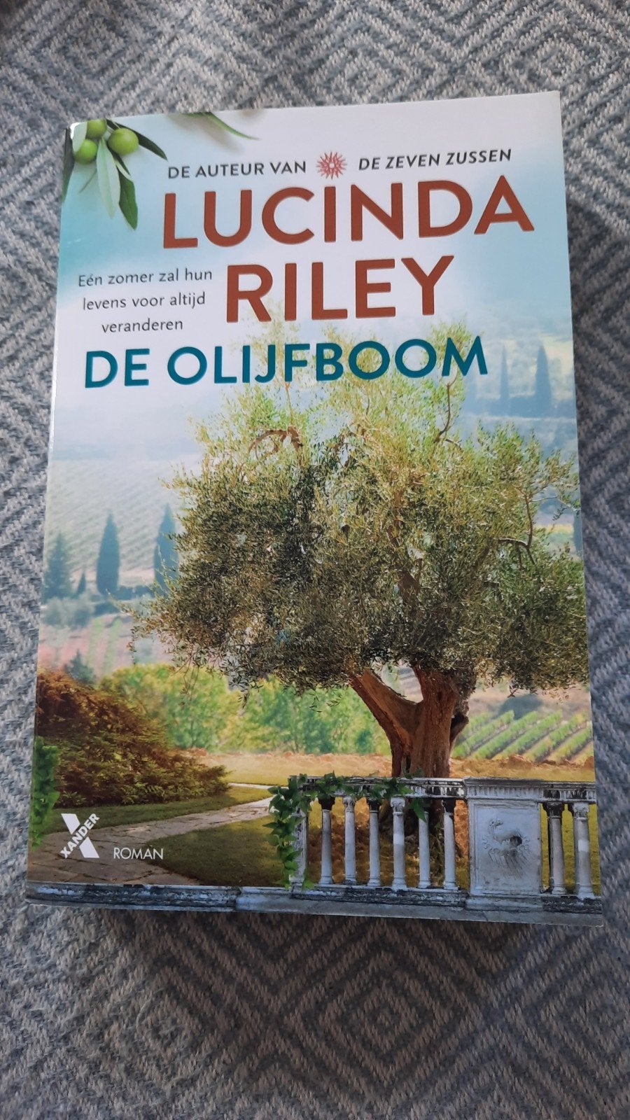 Lucinda Riley - De olijfboom, Europa overig, Lucinda Riley, Nieuw, Ophalen of Verzenden