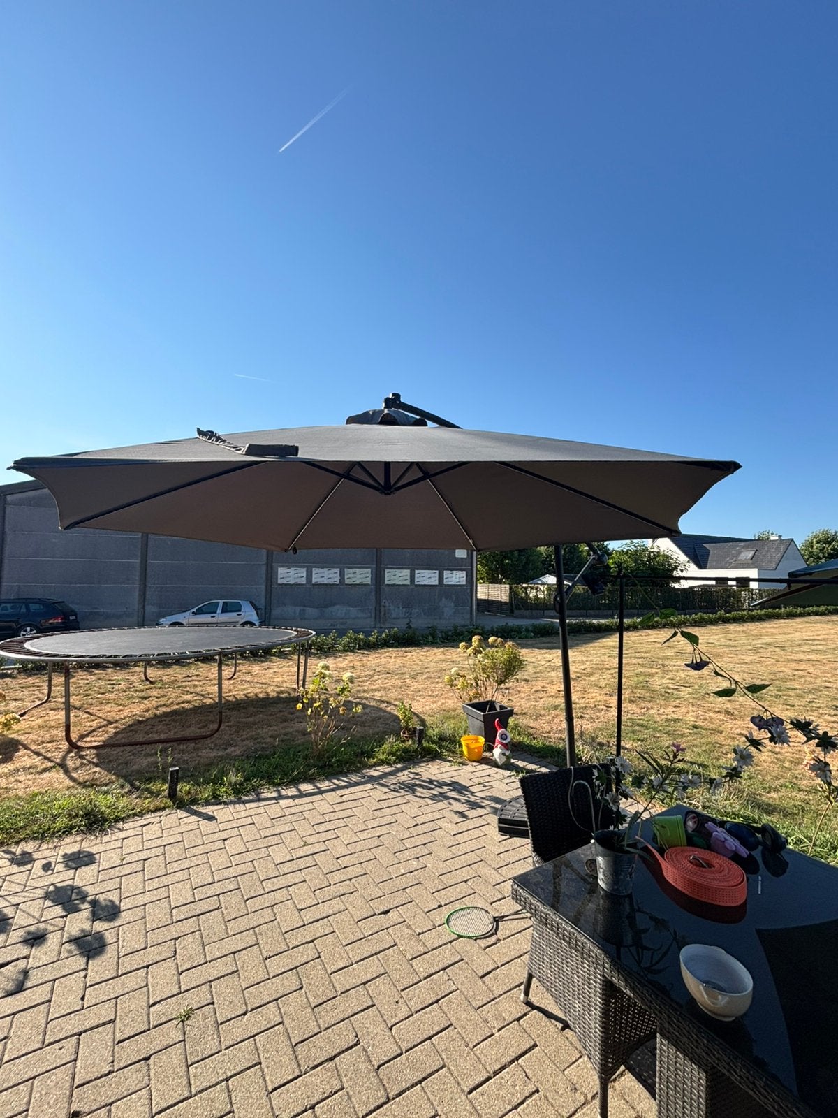 Grijze zweefparasol te koop, Ophalen, Gebruikt, Zweefparasol, Kantelbaar