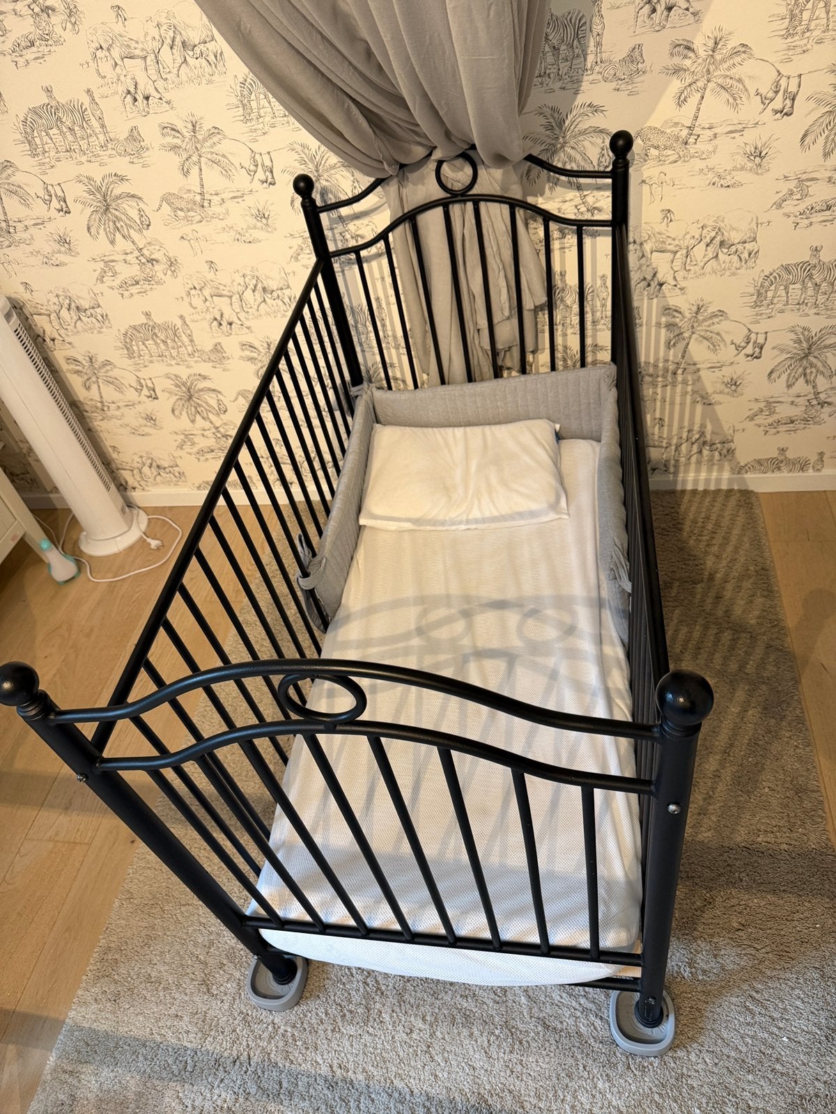 Prachtig zwart metalen babybed, Kinderen en Baby's, Ophalen, Gebruikt, Minder dan 140 cm, Matras