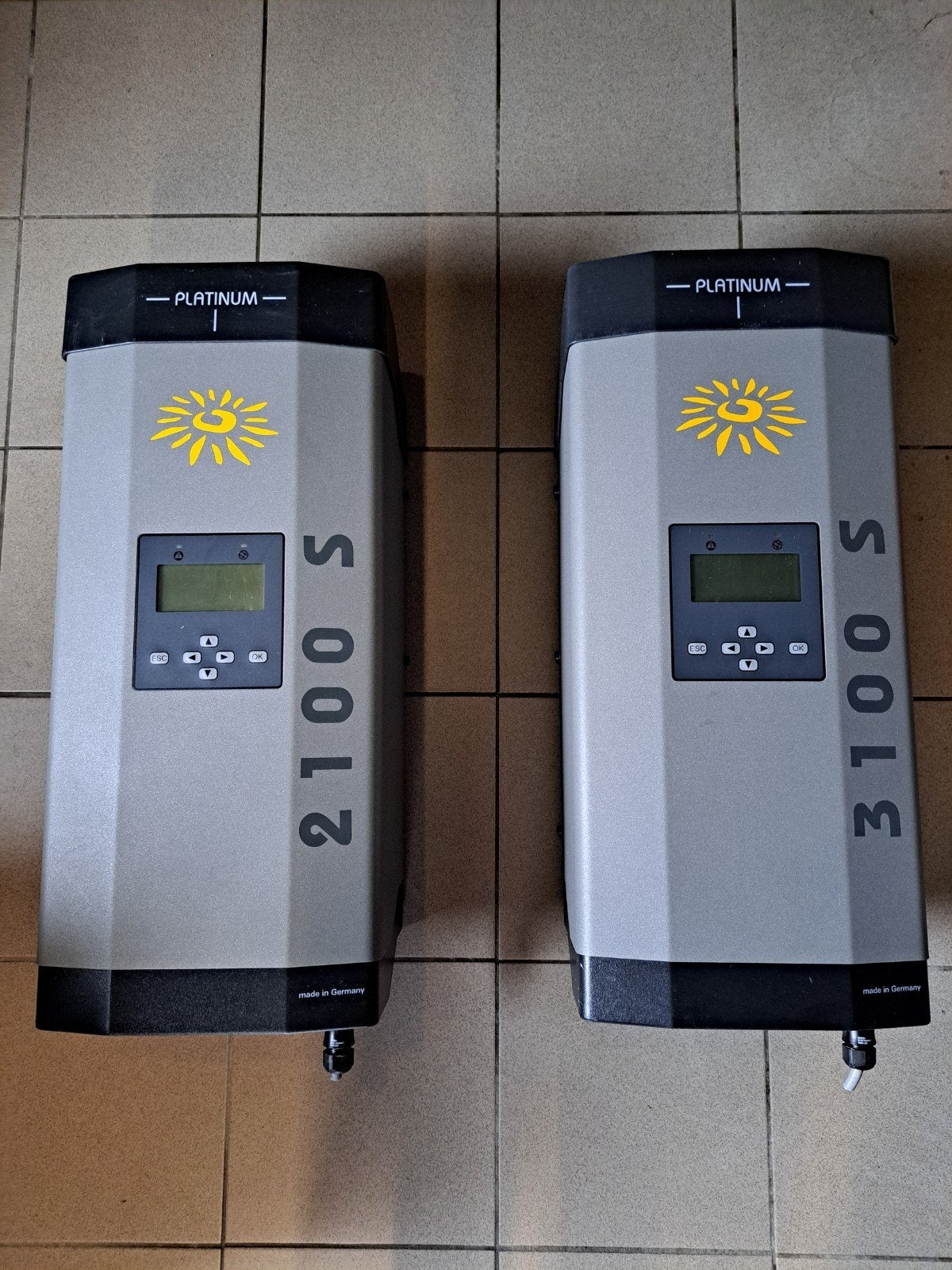 2 omvormers zonnepanelen Diehl Ako Platinum 2100S en 3100S, Ophalen, Gebruikt