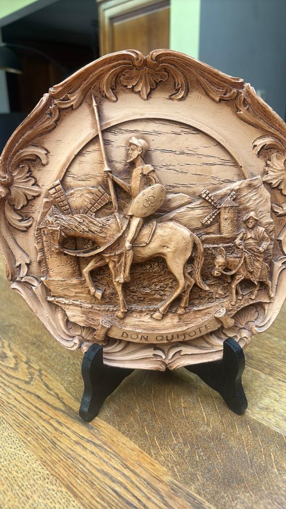 Assiette sculptée Don Quichotte, Bois, Brun, Fait main, Homme