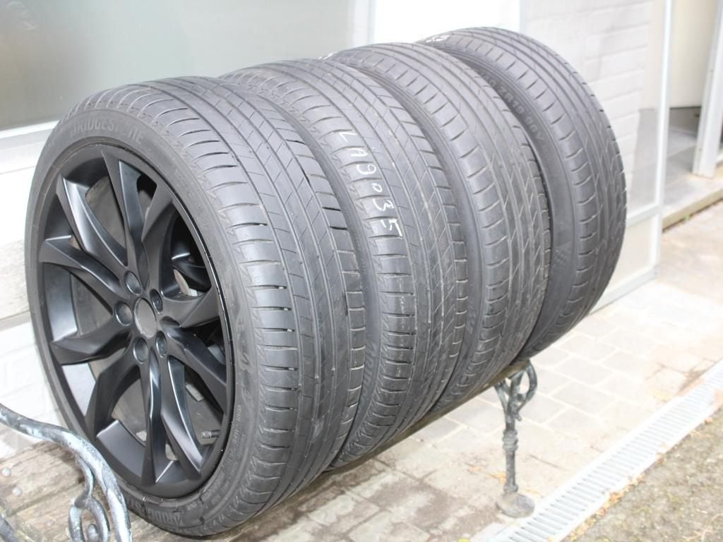 Winterbanden Set 4x 235/40R19 op alu velgen, Auto-onderdelen, Banden en Velgen, Gebruikt, Velg(en), Winterbanden, 235 mm