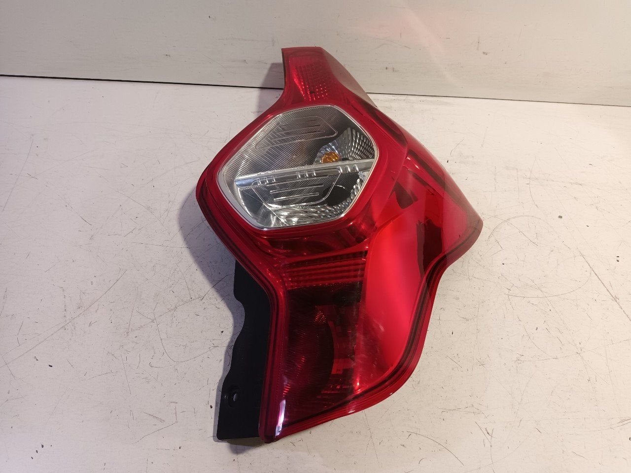 Achterlicht carrosserie rechts Dacia Lodgy, Auto-onderdelen, Verlichting, Dacia, Gebruikt, Herkomst onderdeel bekend, 12 maanden garantie