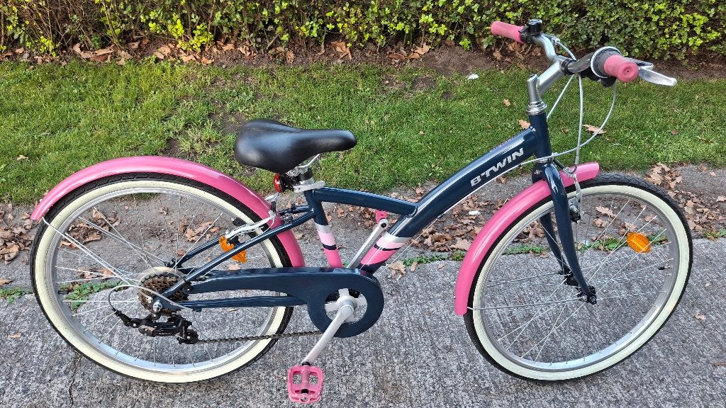 Zeer mooi 24" BTWIN 6v meisjesfiets ECHT ALS NIEUW aan - 45%, Ophalen, 24 inch, Velgrem, Versnellingen