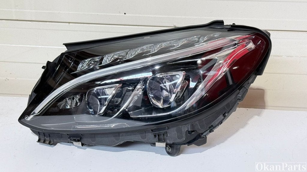 Ampoule de phare gauche LED pour Mercedes Classe C W205 A205, Mercedes-Benz AG, Mercedes-Benz, Utilisé, Mercedesstrasse 120
70372  Stuttgart, DE