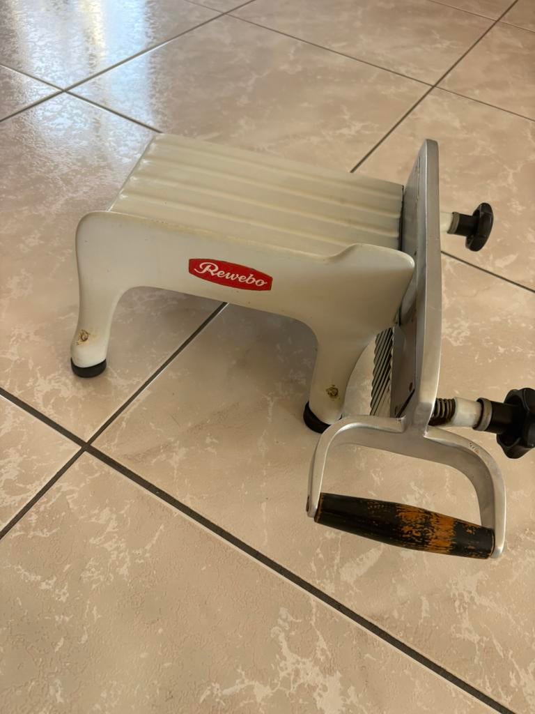 Vintage Rewebo snijmachine – retro vleessnijder, Huis en Inrichting, Keuken | Keukenbenodigdheden, Gebruikt, Ophalen