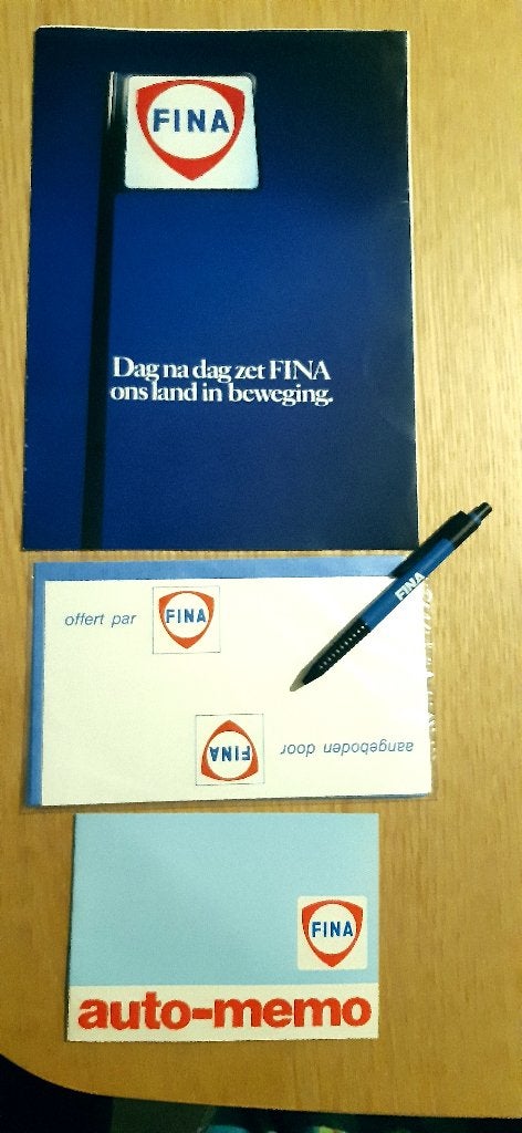 4x Fina = stylo + mémo + chiffon + classeur d'huile moteur, Enlèvement ou Envoi, Comme neuf, Autres types