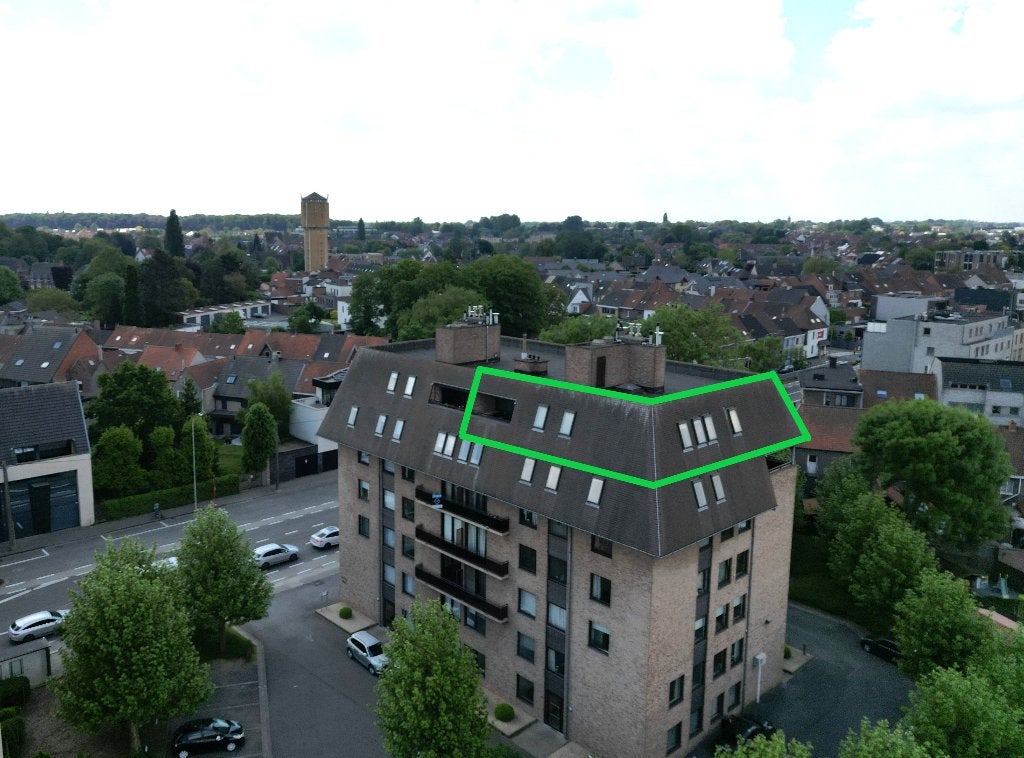 Dakappartement met 4 kamers, 2 terrassen en autostaanplaats, 193 kWh/m²/jaar, Roeselare, Tot 200 m², Provincie West-Vlaanderen