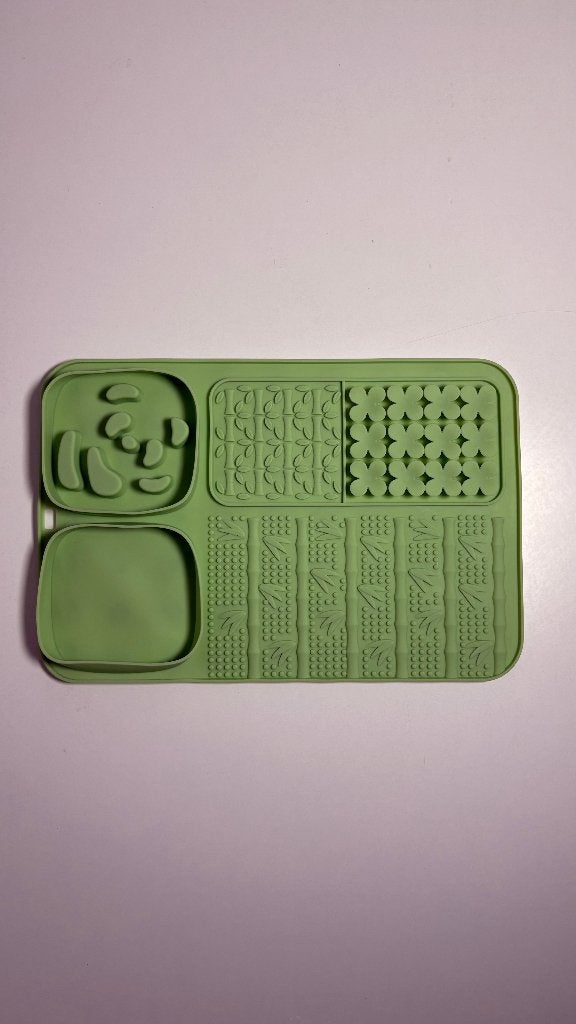 Tapis de Léchage Panda Multi-Zones — Anti-Stress, Enlèvement ou Envoi, Neuf