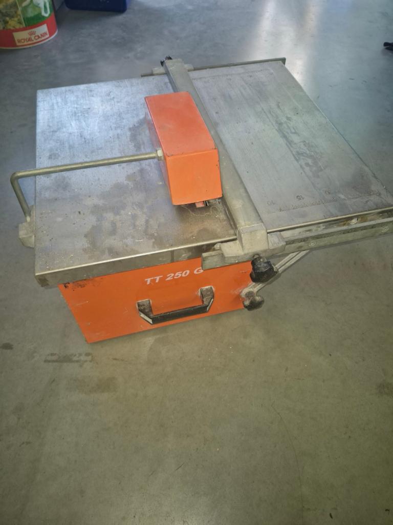tegelzaag, 600 à 1200 watts, 70 mm ou plus, Enlèvement, Scie circulaire