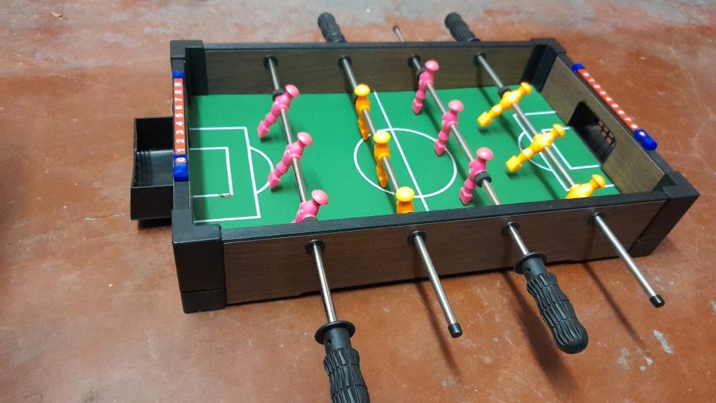 Voetbaltafels voor 2 kinderen , met twee ballen- goede staat, Ophalen, Zo goed als nieuw