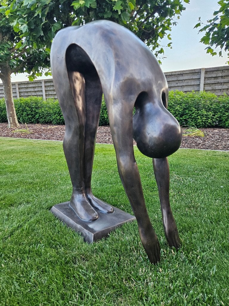 BRONZEN PRACHTIGE ZWARE DUIKER VOOR ZWEMBAD,WELLNNES KOOPJE!, Tuin en Terras, Tuinbeelden, Nieuw, Abstract beeld, Overige materialen